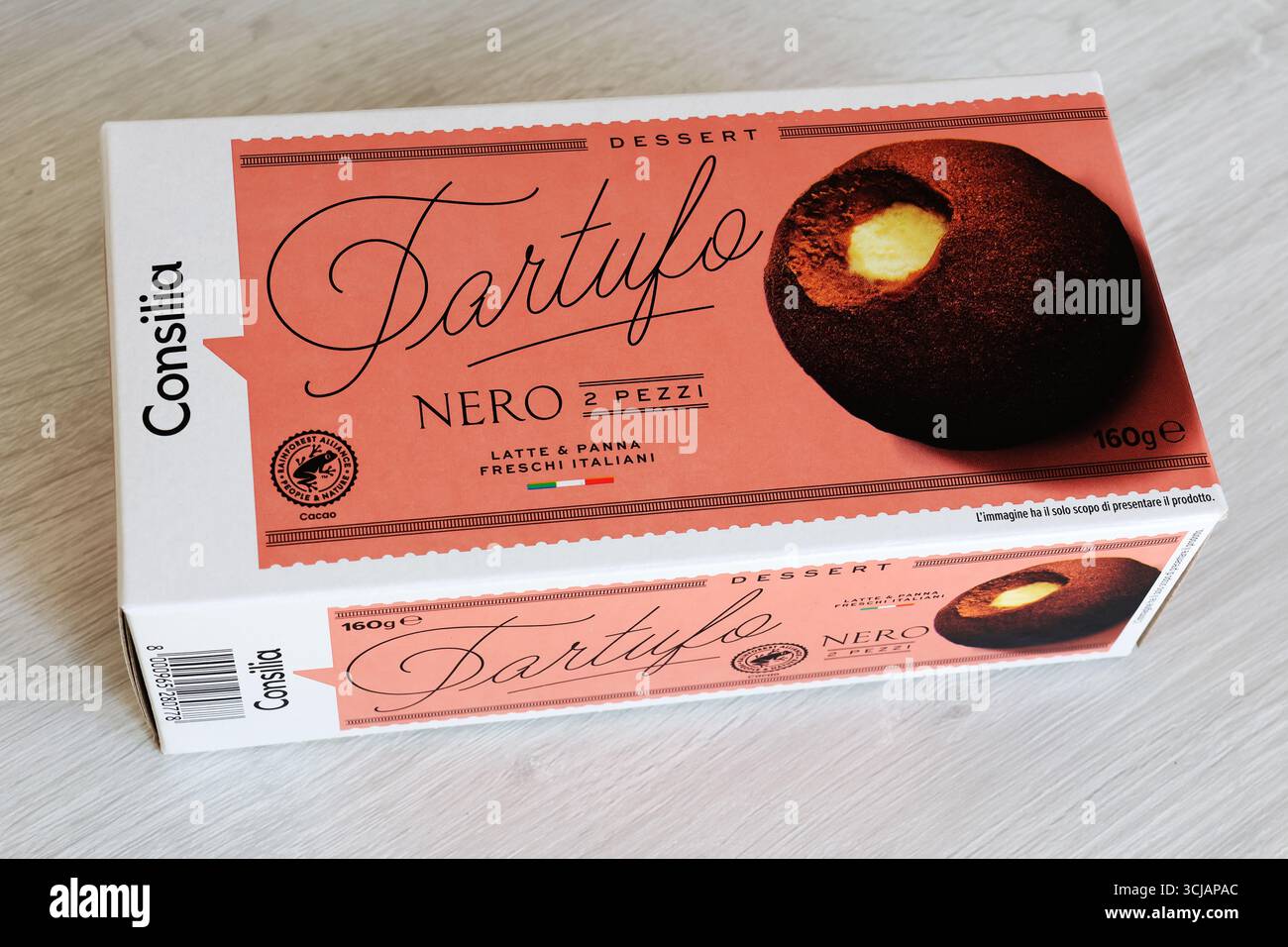 Gelato al Tartufo Nero Consilia realizzato con latte e panna italiani freschi Foto Stock