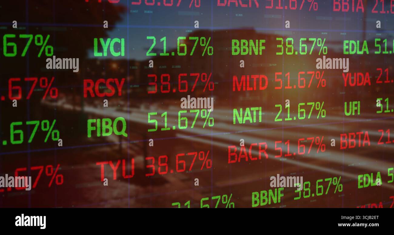 Sticker digitale che mostra le cifre percentuali nelle strade cittadine di notte, con percorsi leggeri per veicoli Foto Stock