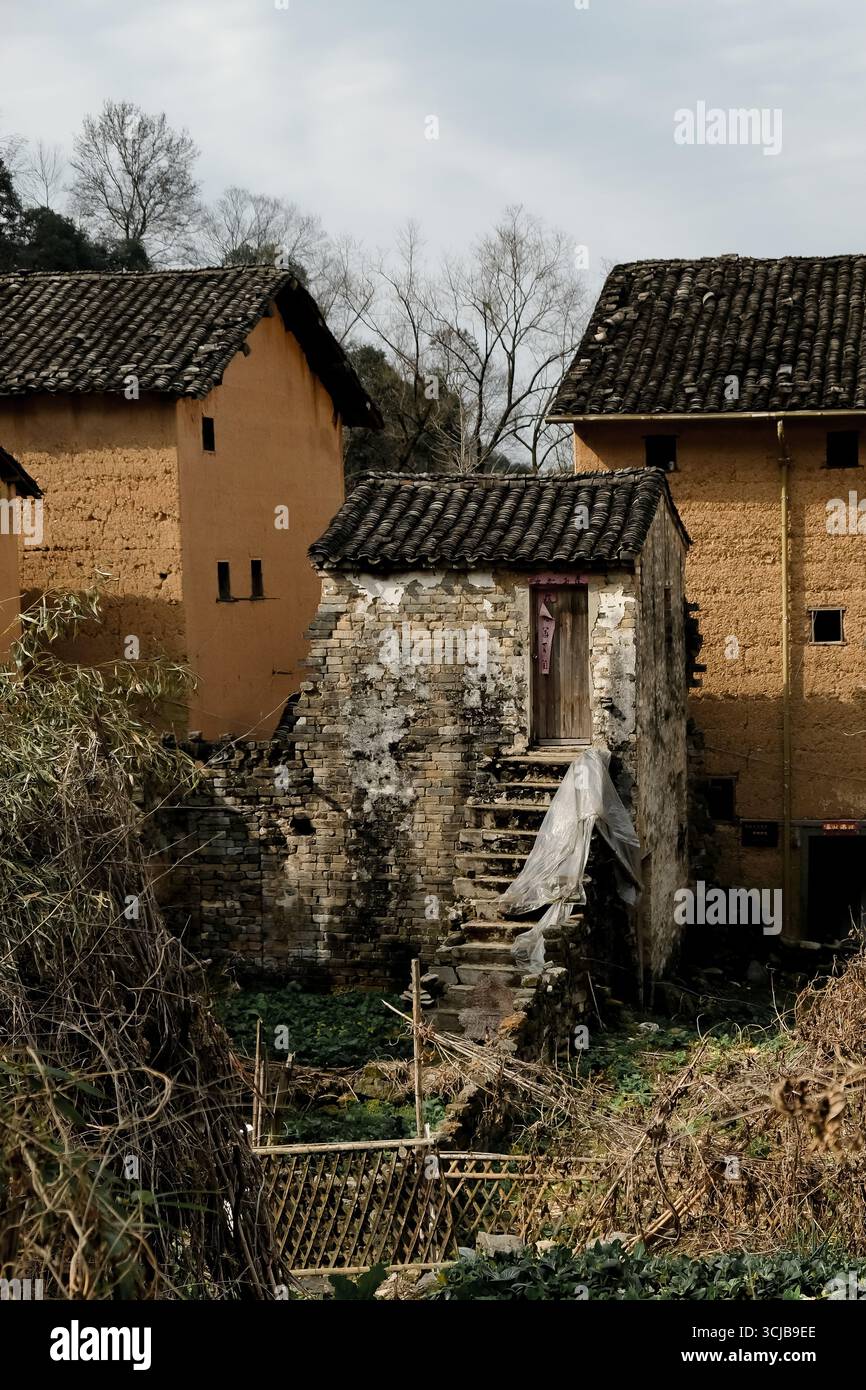 Weathered Brick House in Yangchan Village, Shexian County, Anhui, Cina Foto Stock