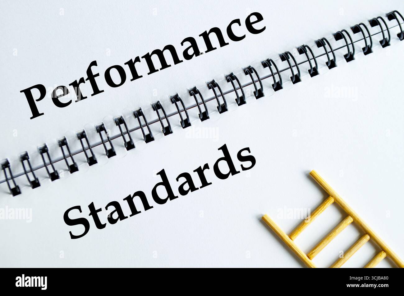 Standard di prestazioni, notebook con illustrazioni in scala che rappresentano eccellenza, benchmark e risultati Foto Stock