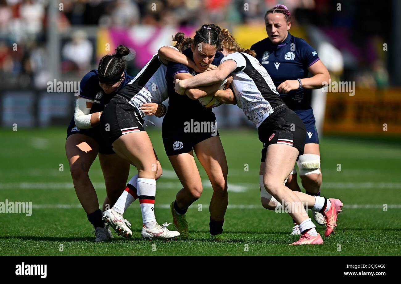 Exeter, Regno Unito. 6 settembre 2025. Coppa del mondo di rugby femminile. Canada V Scozia. Sandy Park. Exeter. Rhona Lloyd (Scozia) è placcata da Justine Pelletier (Canada, lrft) e Paige Farries (Canada) durante la Coppa del mondo di rugby Canada V Scotland Womens, pool B, partita di rugby. Crediti: Sport in foto/Alamy Live News Foto Stock
