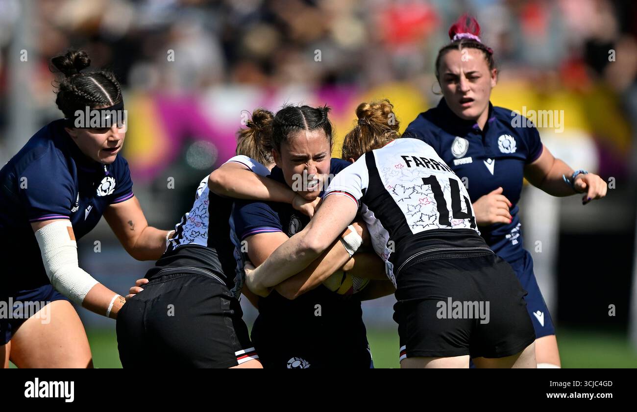 Exeter, Regno Unito. 6 settembre 2025. Coppa del mondo di rugby femminile. Canada V Scozia. Sandy Park. Exeter. Rhona Lloyd (Scozia) è placcata da Justine Pelletier (Canada, lrft) e Paige Farries (Canada) durante la Coppa del mondo di rugby Canada V Scotland Womens, pool B, partita di rugby. Crediti: Sport in foto/Alamy Live News Foto Stock