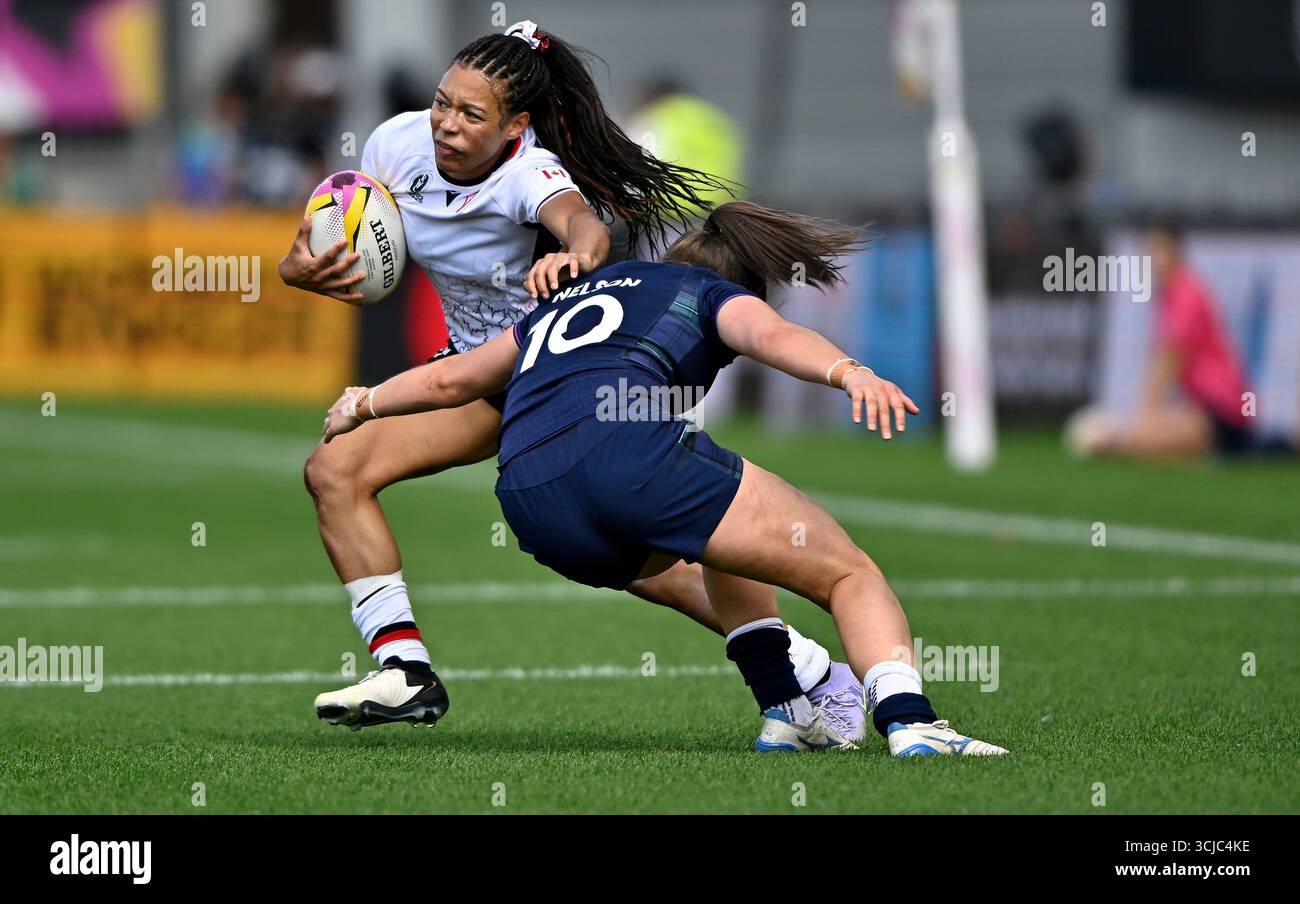 Exeter, Regno Unito. 6 settembre 2025. Coppa del mondo di rugby femminile. Canada V Scozia. Sandy Park. Exeter. Asia Hogan-Rochester (Canada) è placcata da Helen Nelson (Scozia) durante la Canada V Scotland Womens Rugby World Cup, pool B, partita di rugby. Crediti: Sport in foto/Alamy Live News Foto Stock