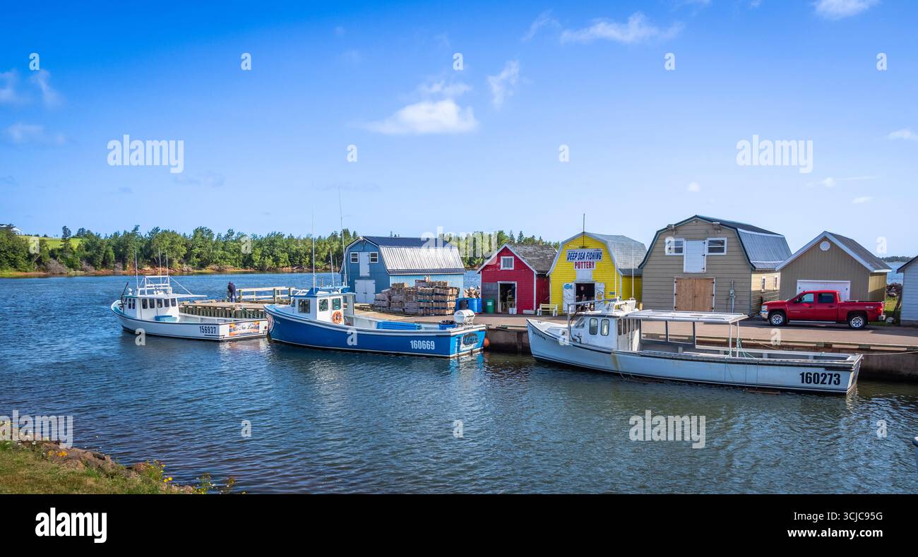 Barche da pesca al New London Wharf sull'Isola del Principe Edoardo in Canada Foto Stock