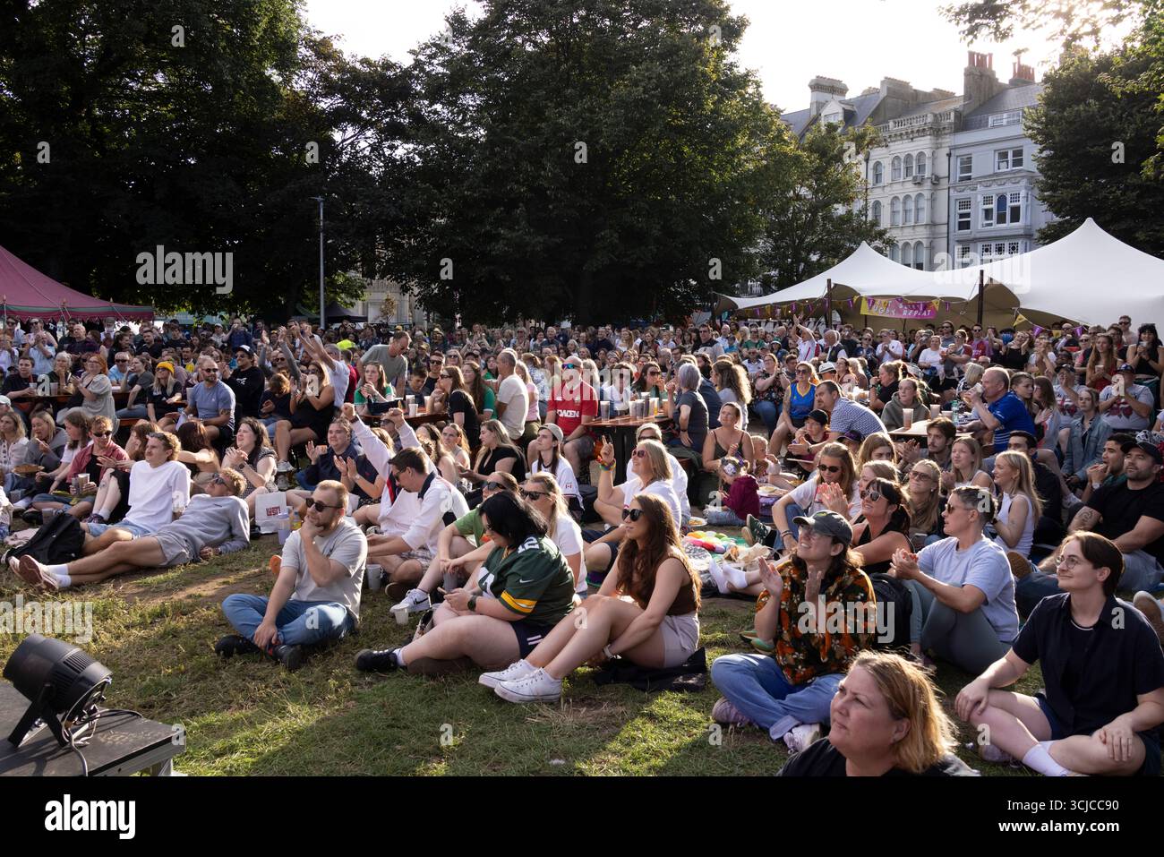Victoria Gardens, città di Brighton & Hove, Regno Unito. Questo è il Fanzone per la Coppa del mondo di rugby femminile, Inghilterra contro Australia a Brighton. 6 settembre 2025. David Smith/Alamy Foto Stock