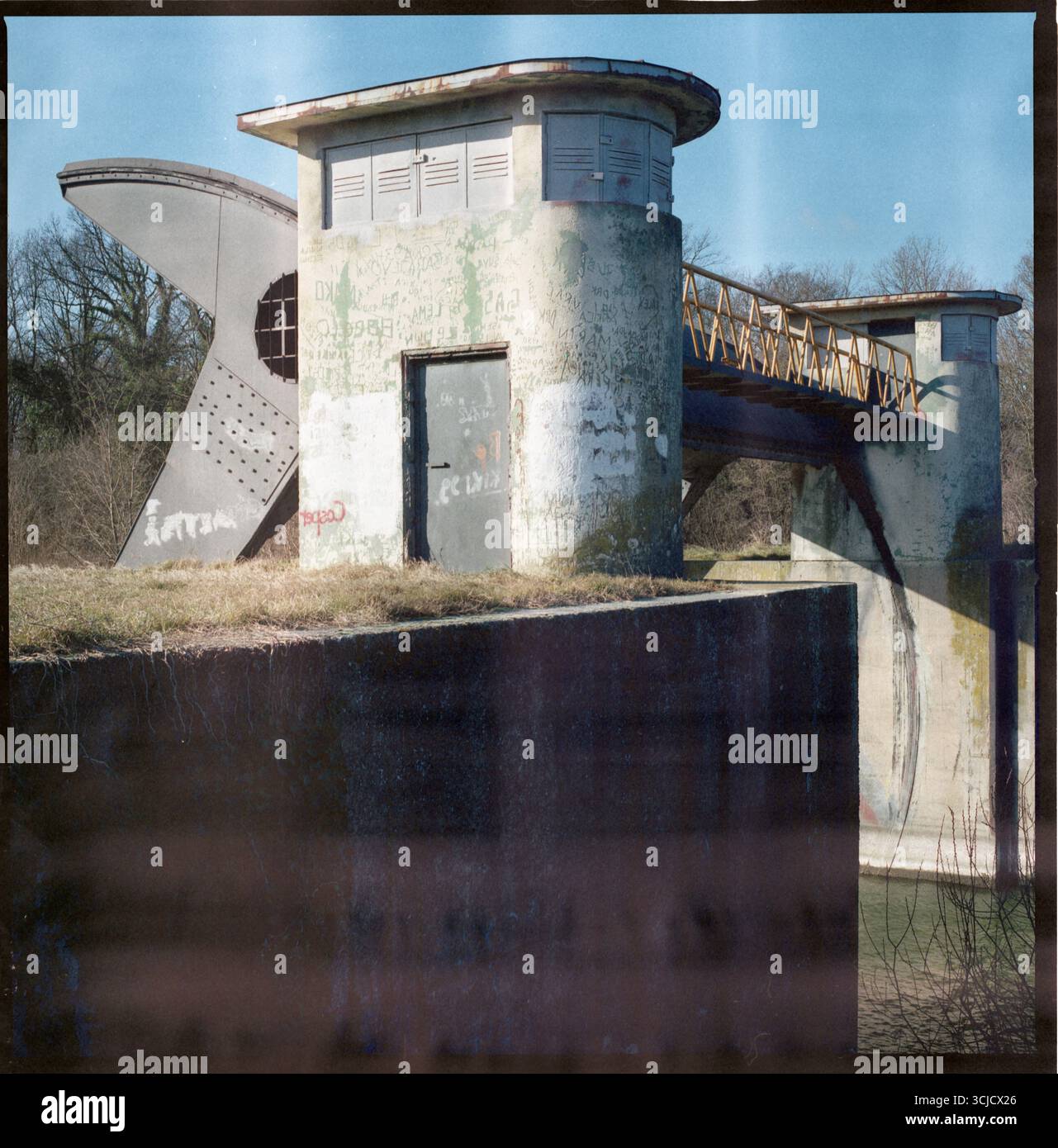 Vecchia chiusa sul fiume Vojvodina Foto Stock