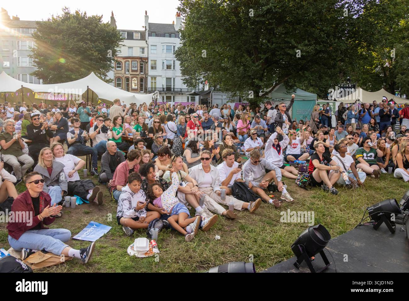 Victoria Gardens, città di Brighton & Hove, Regno Unito. Questo è il Fanzone per la Coppa del mondo di rugby femminile, Inghilterra contro Australia a Brighton. 6 settembre 2025. David Smith/Alamy Foto Stock