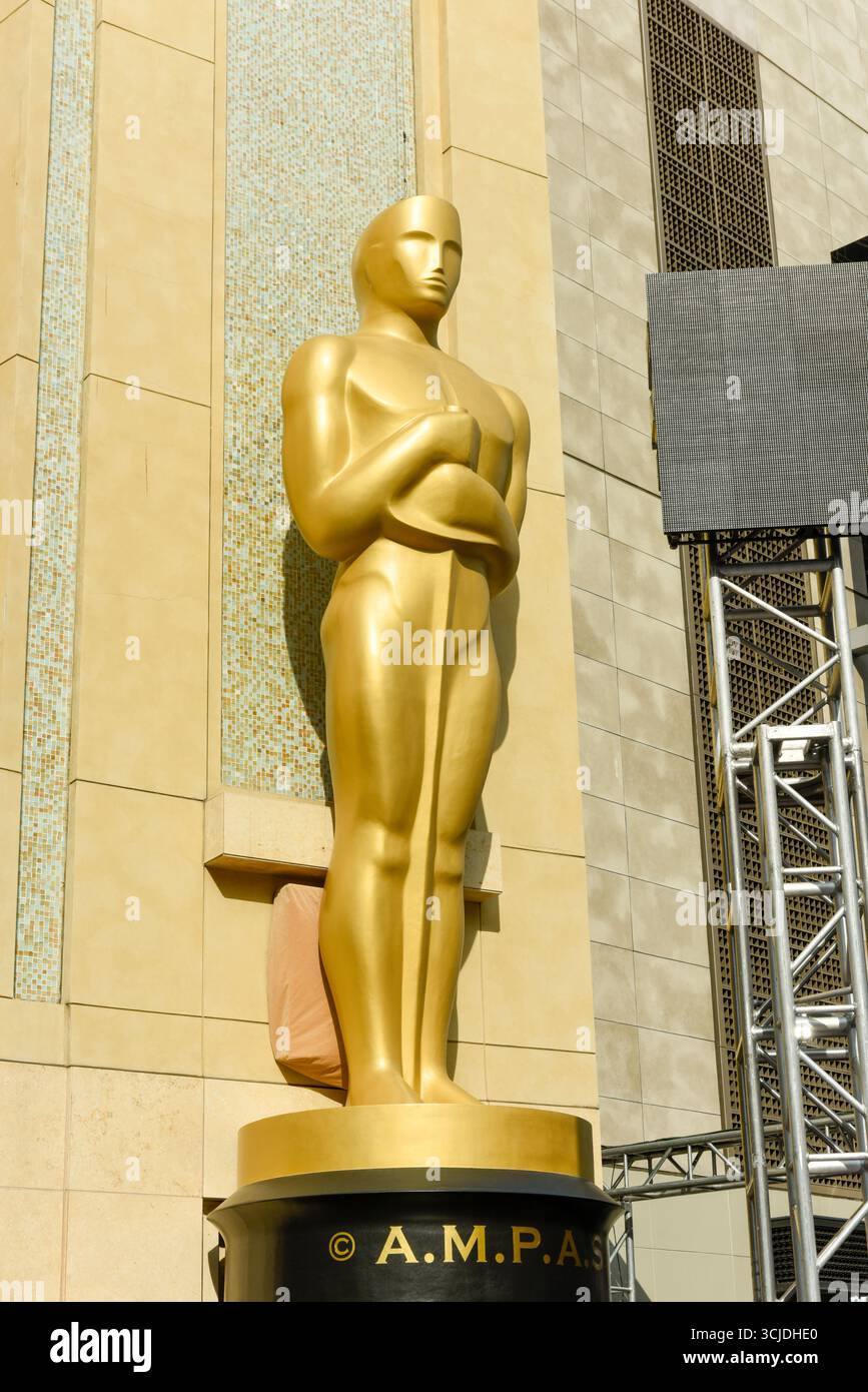 HOLLYWOOD, CALIFORNIA, USA: Dietro le quinte durante i preparativi per il 87° Annual Academy Awards® in corso su Hollywood Boulevard fuori dal Dolby Theatre di Hollywood, California, il 18 febbraio 2015. © Lee Roth / Roth Stock Archives Foto Stock