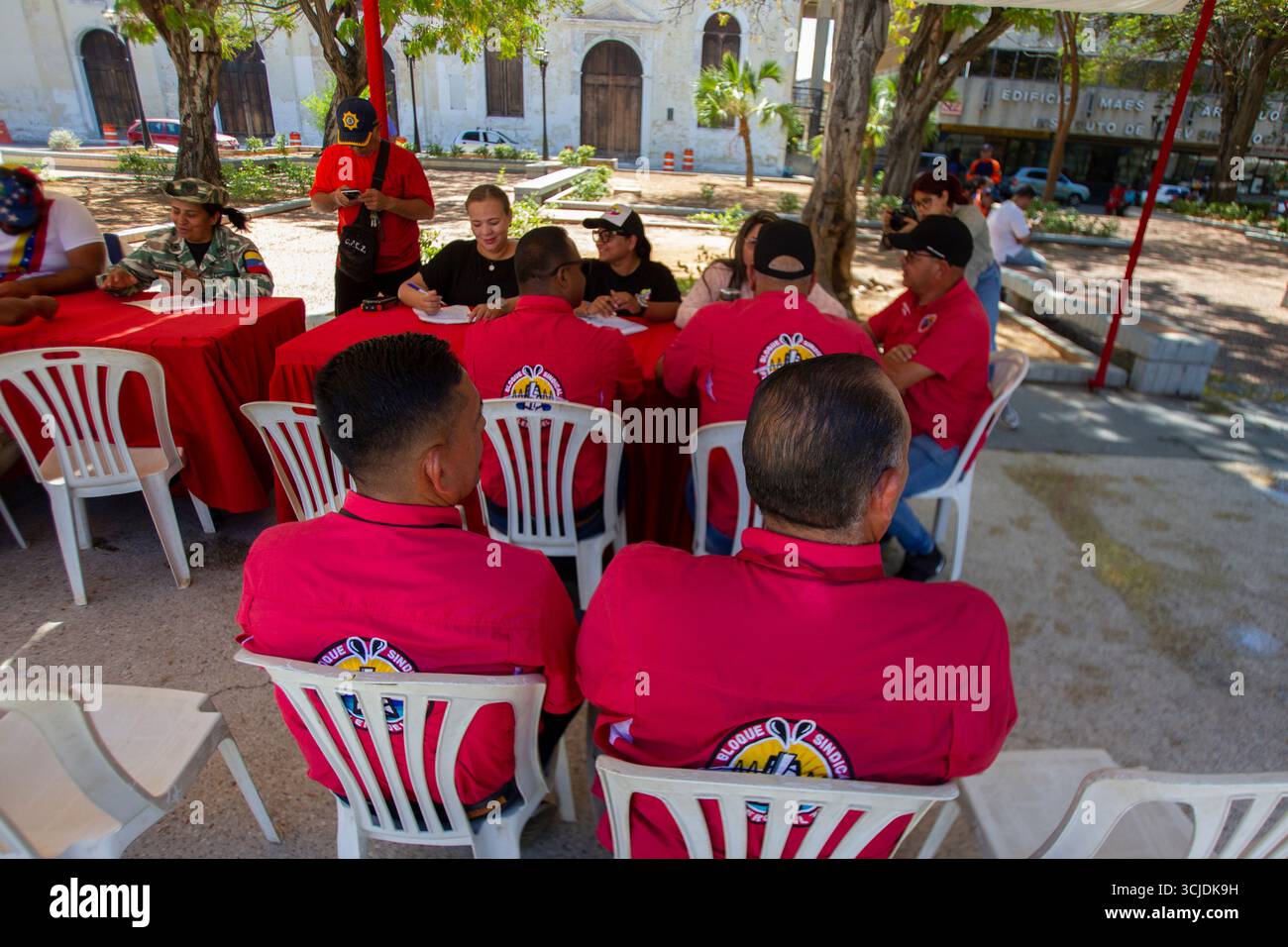 Maracaibo, Venezuela, 07-09-2025Supporter di Nicolás Maduro rispondono all'appello di arruolarsi per difendere il paese dagli Stati Uniti. Foto di: Jose Bula Foto Stock
