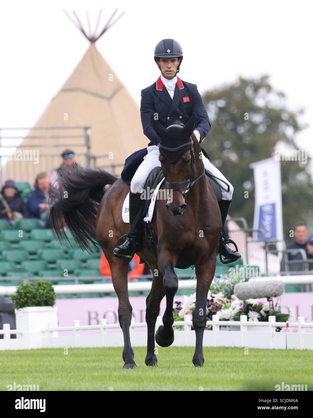 Stamford, Regno Unito. 4 settembre 2025. Harry Meade on et Hop du Matz gareggia nell'evento dressage al Defender Burghley Horse Trials a Stamford, Lincolnshire, il 4 settembre 2025. Crediti: Paul Marriott/Alamy Live News Foto Stock