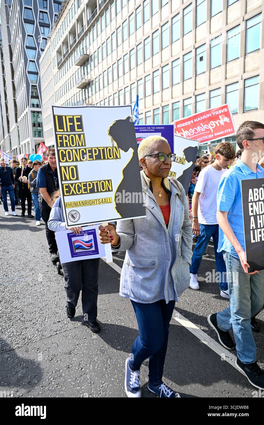 Londra, Regno Unito, 6 settembre 2025: March by Pro Life Activists è stato heldin Central London. Una contro protesta ha avuto luogo sottolineando i diritti di aborto delle donne, Monkeybutlerimages/Alamy Live News Foto Stock