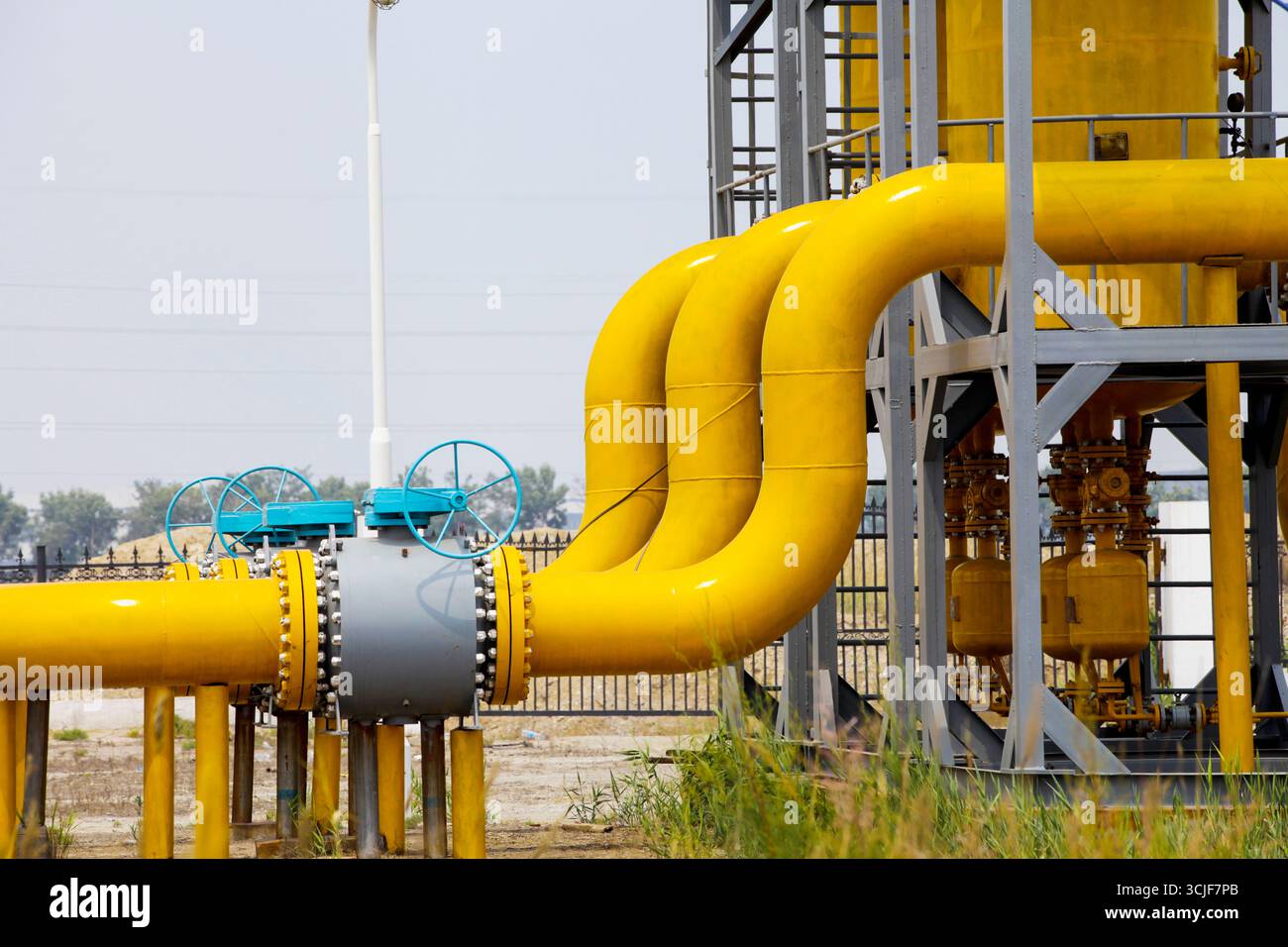 Attrezzature e tubazioni per giacimenti petroliferi Foto Stock