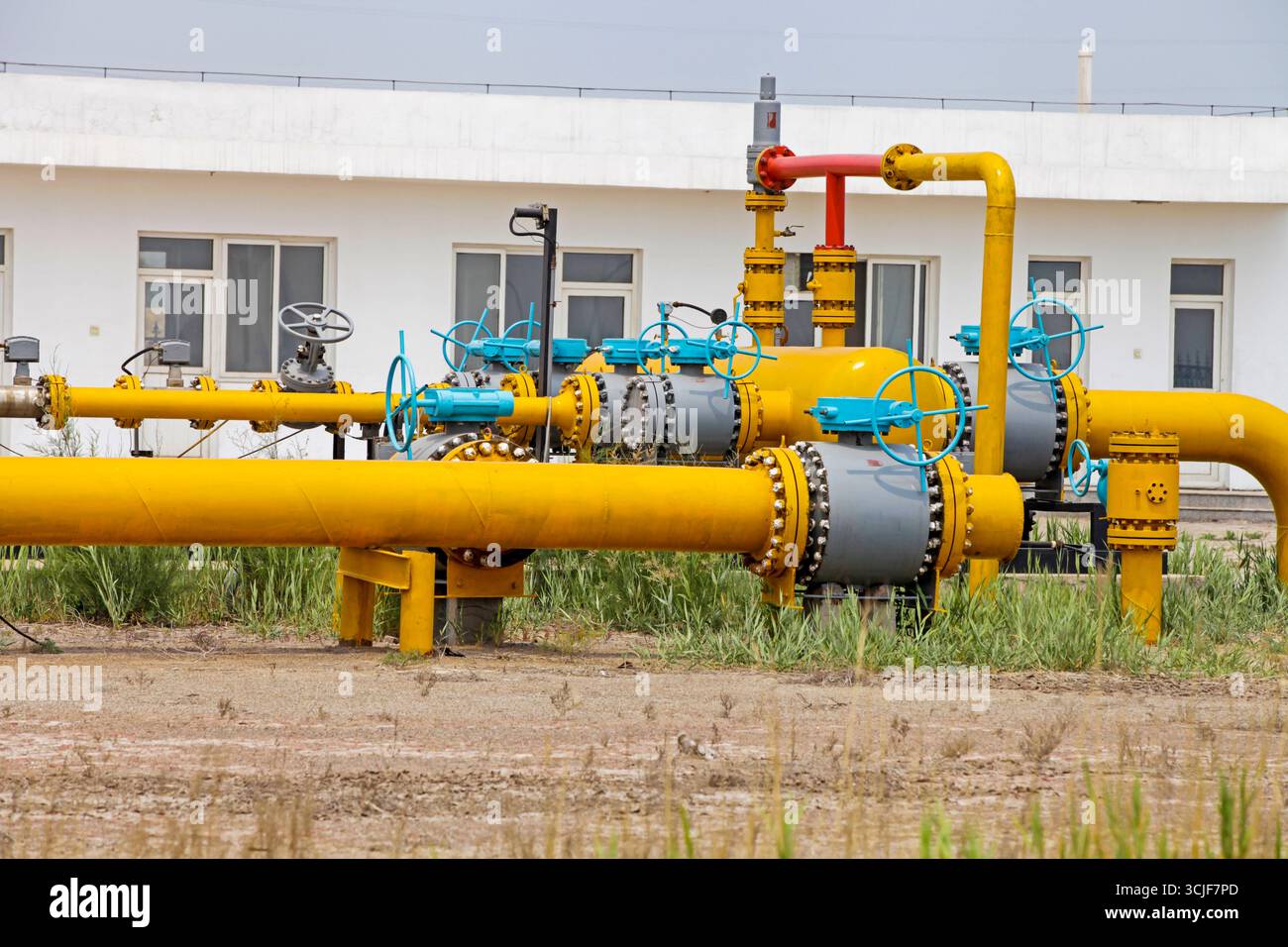 Attrezzature e tubazioni per giacimenti petroliferi Foto Stock