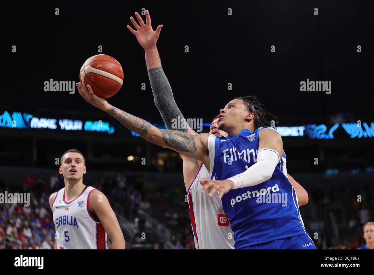 RIGA, LETTONIA - 06 SETTEMBRE: Miro Little della Finlandia durante la partita FIBA Eurobasket 2025 tra Serbia e Finlandia all'Arena riga del 6 settembre 2025 a riga, Lettonia. © diebilderwelt / Alamy Stock Foto Stock