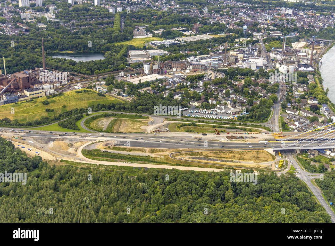 Veduta aerea, Duisburg-West, incrocio Homberg dell'autostrada A40 presso il ponte sul Reno Neuenkamp, Alt-Homberg, Duisburg, zona della Ruhr, No Foto Stock