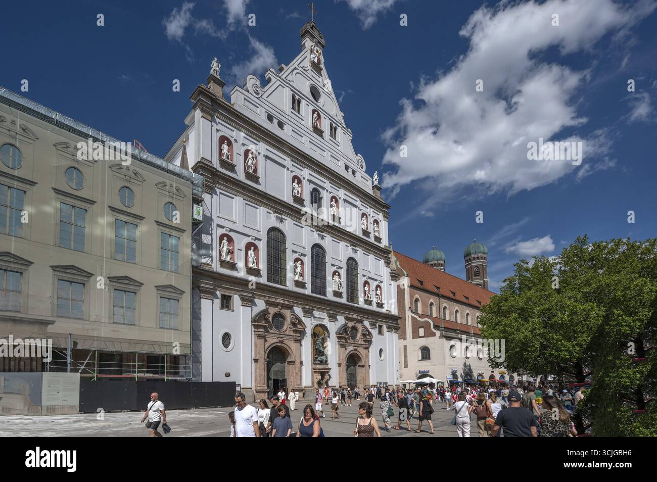 Facciata principale della Chiesa di San Michele, Neuhauser Str., Monaco, Baviera, Germania Foto Stock