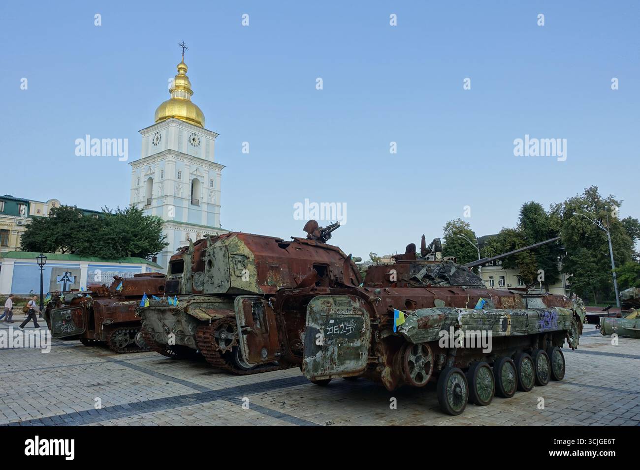 Equipaggiamento militare russo distrutto in combattimento e esposto per le strade di kiev, Ucraina Foto Stock