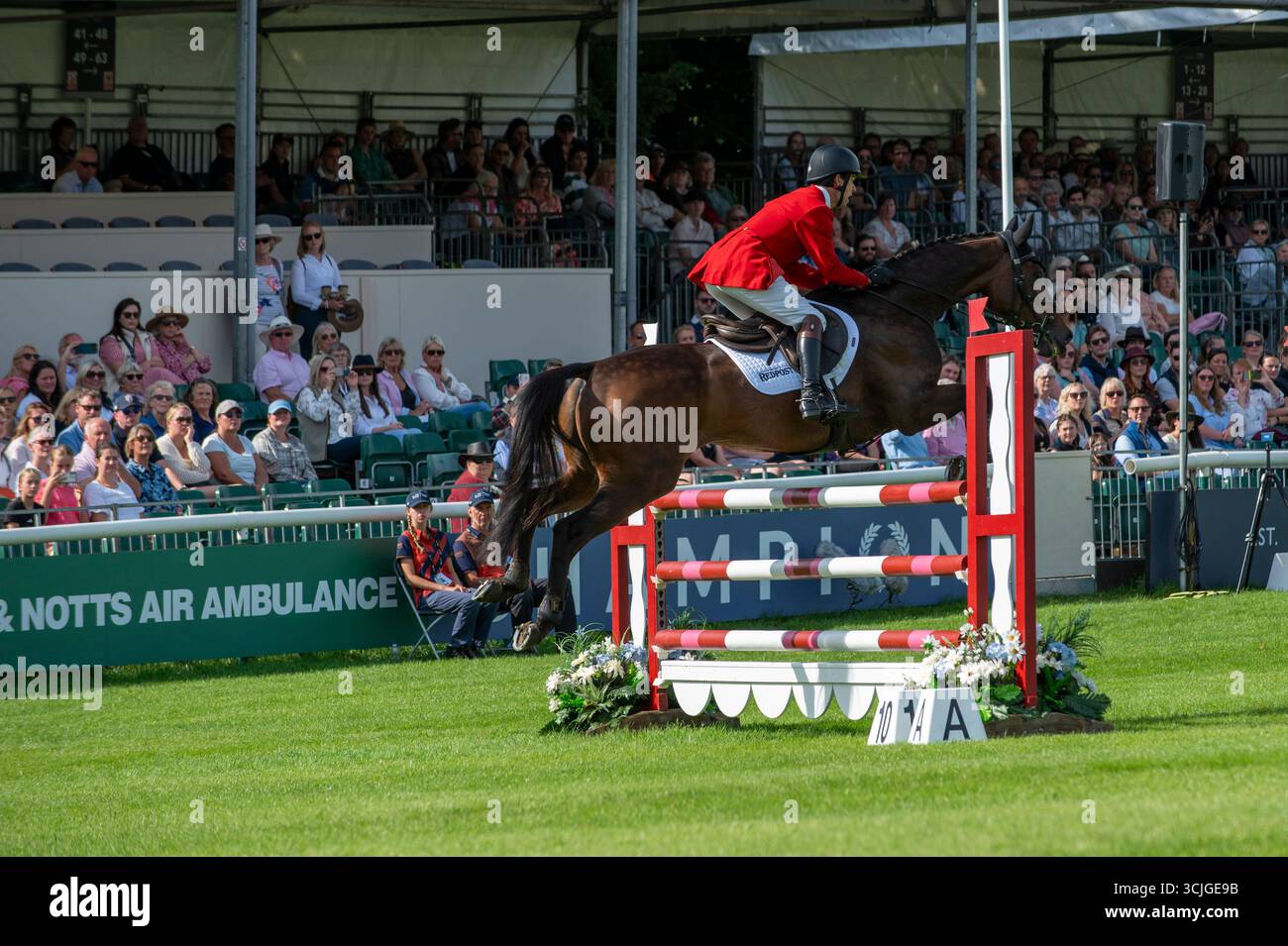 Stamford, Regno Unito. 7 settembre 2025. Harry Meade e et Hop Du Matz rappresentano la Gran Bretagna durante la fase Show Jumping il 4° giorno delle prove a cavallo Defender Burghley del 2025 tenutesi nei terreni di Burghley House a Stamford, Lincolnshire, Inghilterra, Regno Unito. Credito: Jonathan Clarke/Alamy Live News Foto Stock