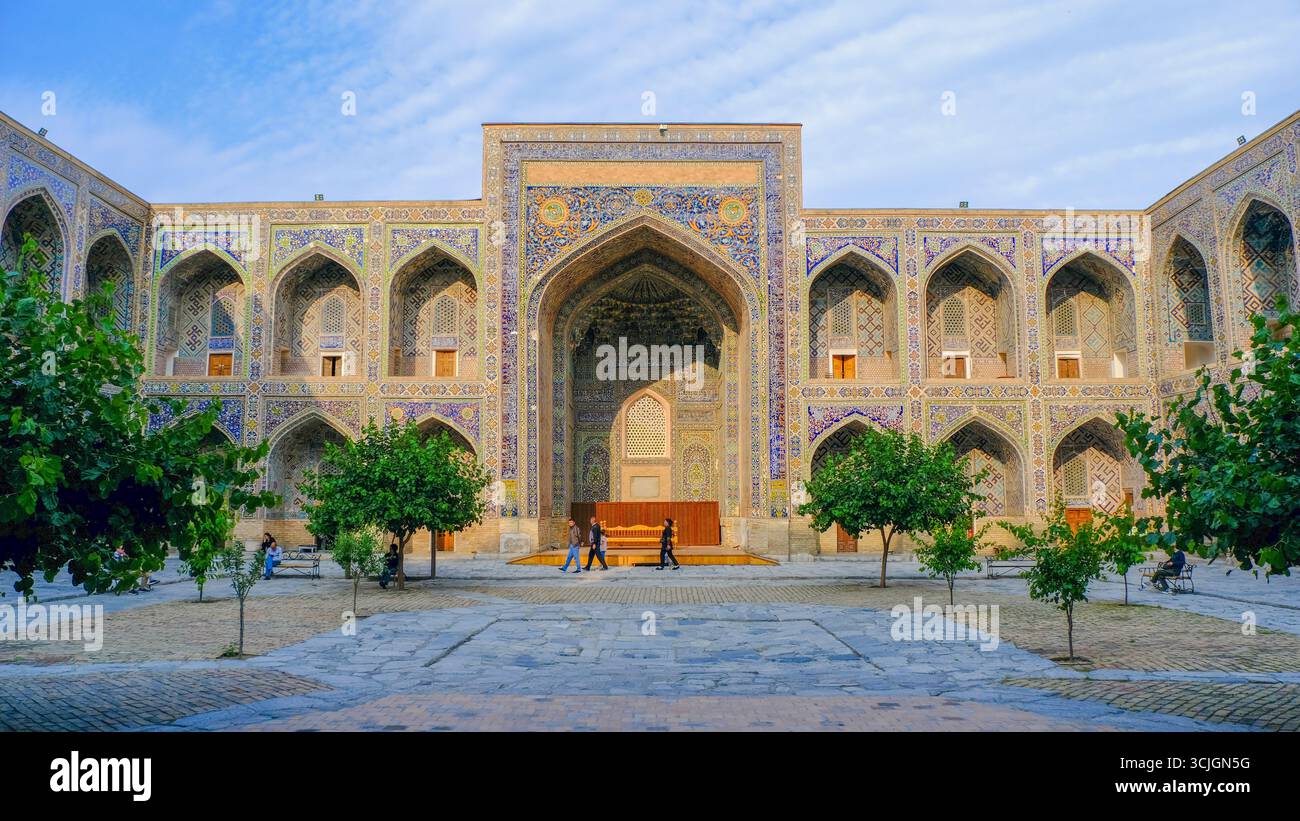 Il Registan era il cuore della città di Samarcanda dell'Impero timuride, ora in Uzbekistan Foto Stock