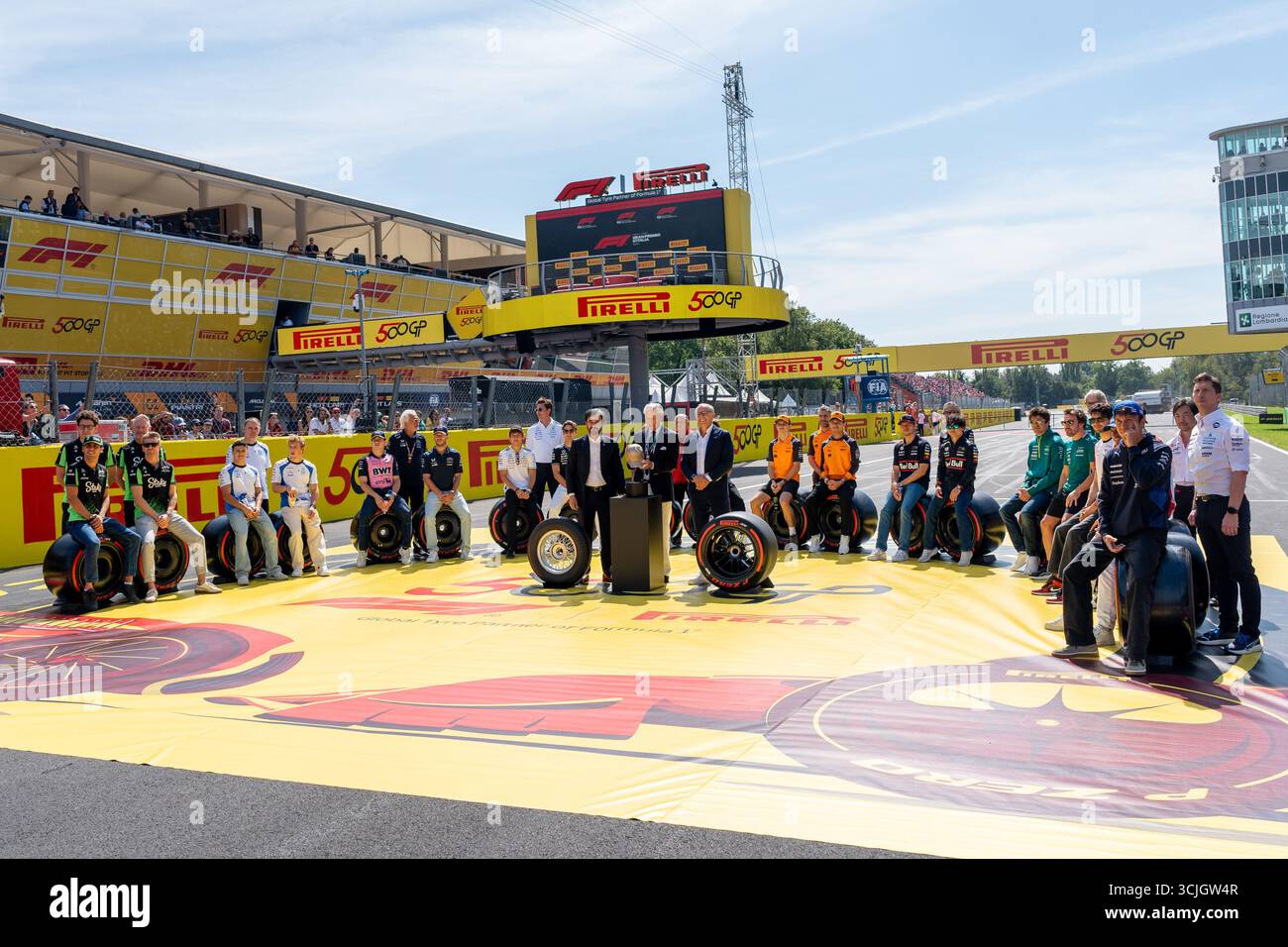 Monza, Italien. 7 settembre 2025. F1 Monza Pirelli 500. GP ITA, Formel 1 Weltmeisterschaft, Grand Prix von Italian, autodromo Nazionale Monza, Race Day, Fahrerparade, Saison 2025, 07.09.2025 foto: Eibner-Pressefoto/Marcel Fischer credito: dpa/Alamy Live News Foto Stock