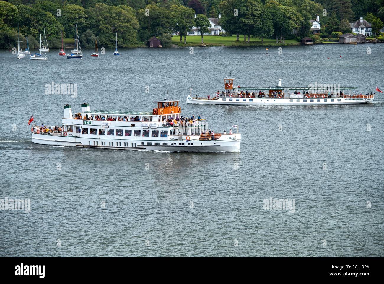 Traghetti sul lago Windermere in Cumbria, Inghilterra, Regno Unito Foto Stock