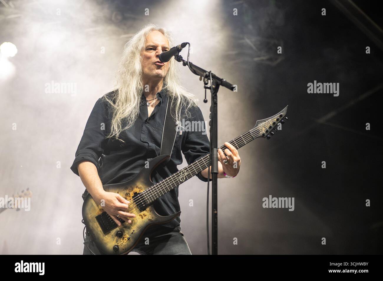 21 agosto 2025: Marcus Siepen si esibisce con Blind Guardian al Circolo Magnolia di Milano Foto Stock