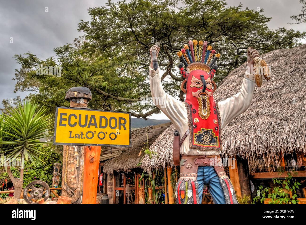 Ciudad Mitad del Mundo, Quito, Ecuador – 2018: Mostra degli equatori in Ecuador con cartellonistica colorata e mostre Foto Stock