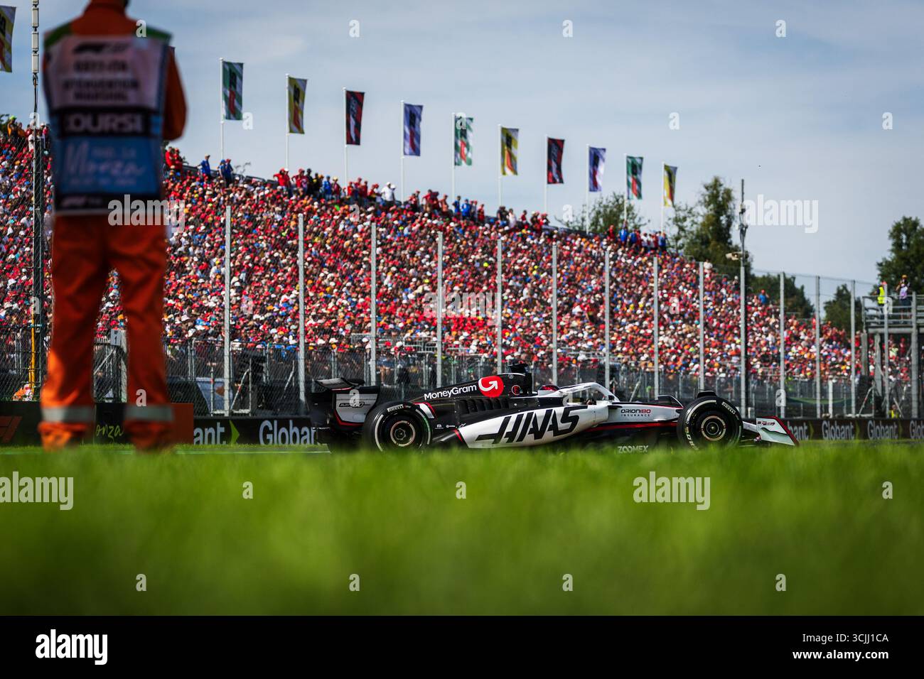 Autodromo di Monza, Monza, Italia. 7.settembre.2025; Esteban Ocon di Francia e MoneyGram Haas F1 Team durante il Gran Premio d'Italia di Formula 1 crediti: Jay Hirano/AFLO/Alamy Live News Foto Stock