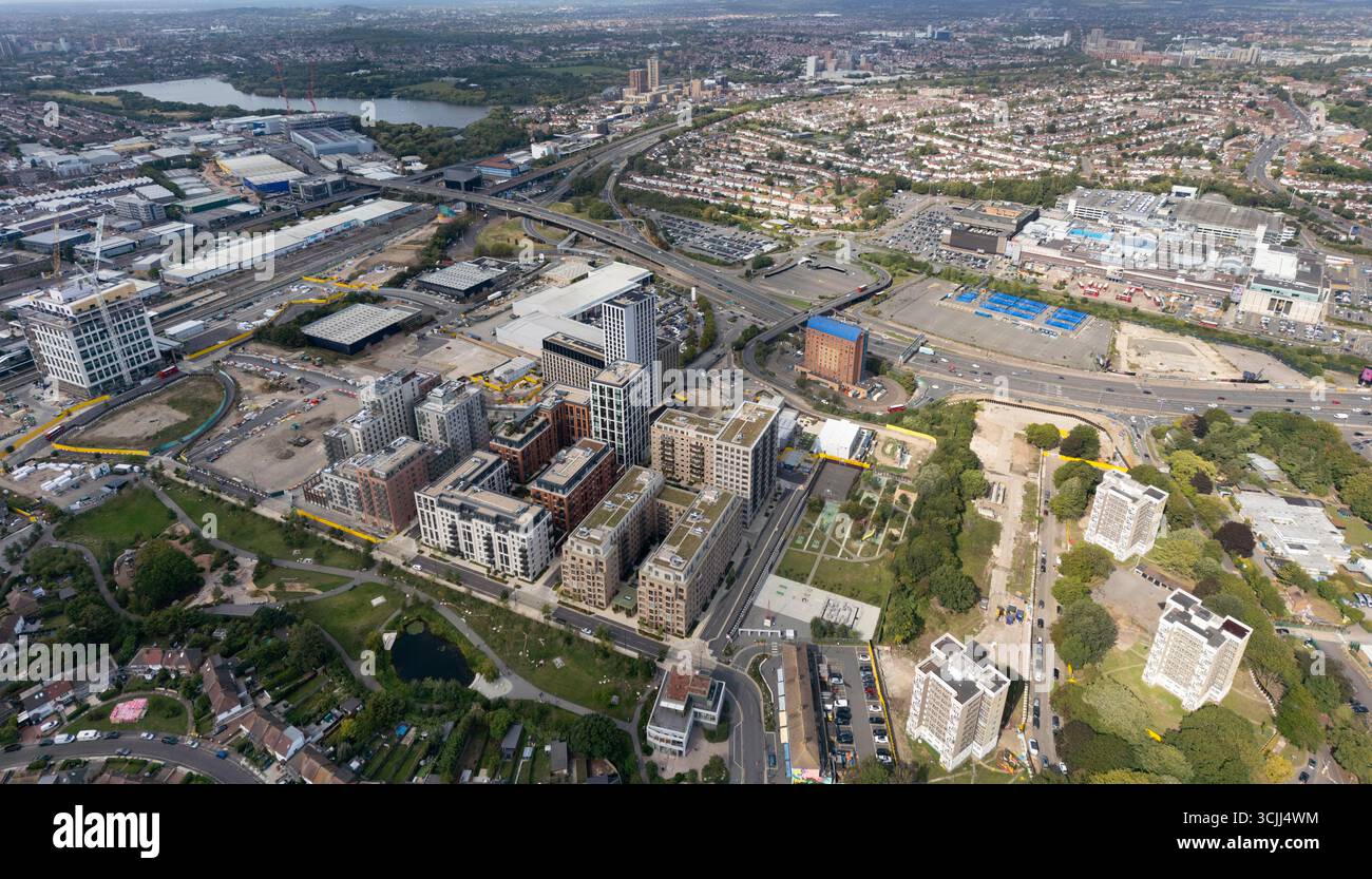 Vista aerea della città di Brent Cross, Londra, che mostra lo sviluppo residenziale e le infrastrutture. Foto Stock