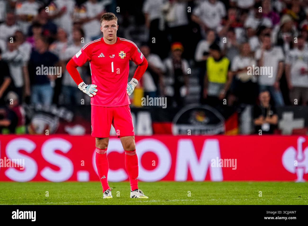 COLONIA, GERMANIA - 7 SETTEMBRE: Il portiere dell'Irlanda del Nord Bailey Peacock-Farrell guarda durante la partita di qualificazione ai Mondiali di calcio 2026 tra Germania e Irlanda del Nord al RheinEnergieStadion il 7 settembre 2025 a Colonia, Germania. (Foto di Rene Nijhuis) credito: René Nijhuis/Alamy Live News Foto Stock