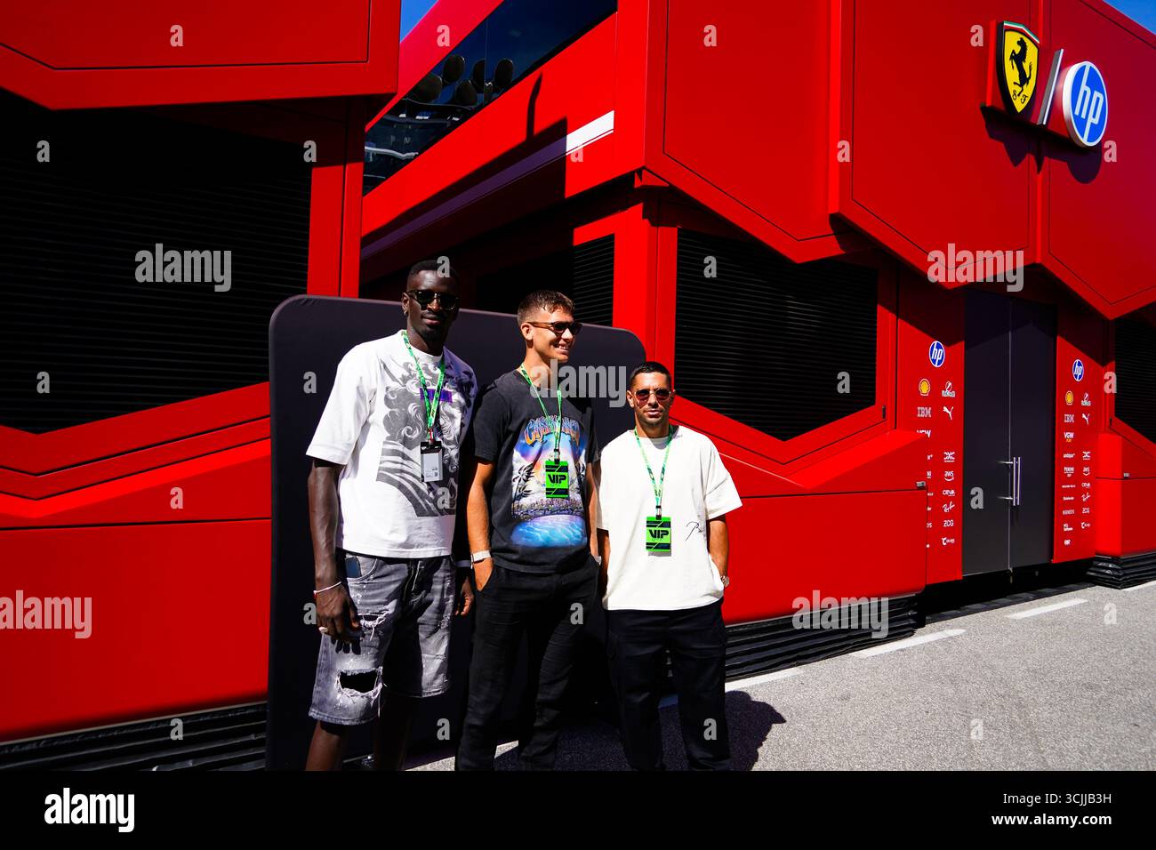 Monza, Italia. 7 settembre 2025. Ospiti nel paddock durante il Gran Premio d'Italia 2025 di Formula 1 Pirelli sul circuito di Monza, Lombardia, Italia, dal 6 al 9 settembre 2025. 16° round del Campionato del mondo di Formula 1 FIA 2025. Crediti: Alessio De Marco | Avens-Images.com/Alamy Live News Foto Stock