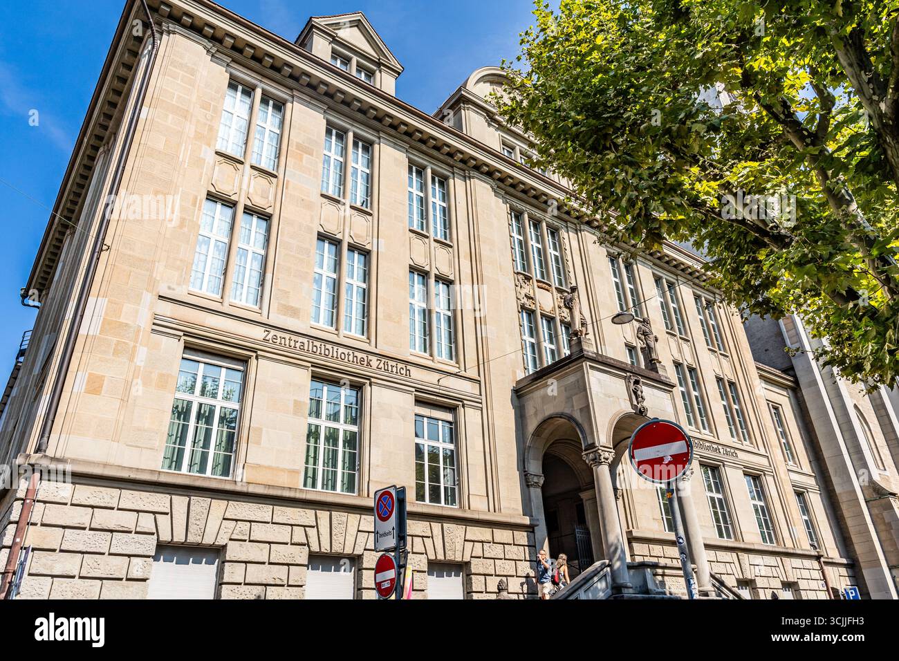 Facciata di Zentralbibliothek Zurigo, principale biblioteca pubblica e scientifica situata nel centro storico di Zahringerplatz, a zurigo, Svizzera. Foto Stock