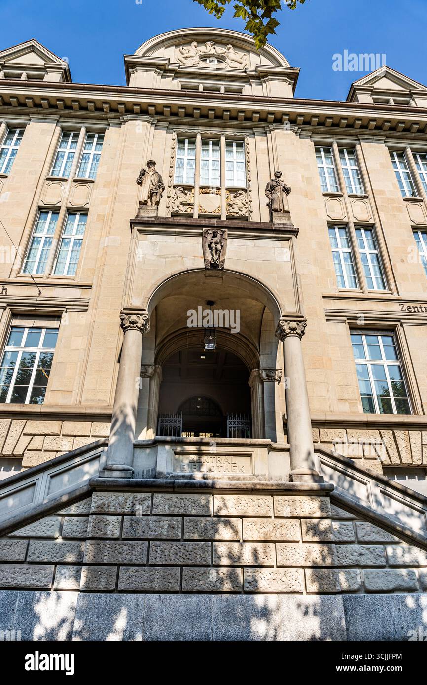 Facciata di Zentralbibliothek Zurigo, principale biblioteca pubblica e scientifica situata nel centro storico di Zahringerplatz, a zurigo, Svizzera. Foto Stock
