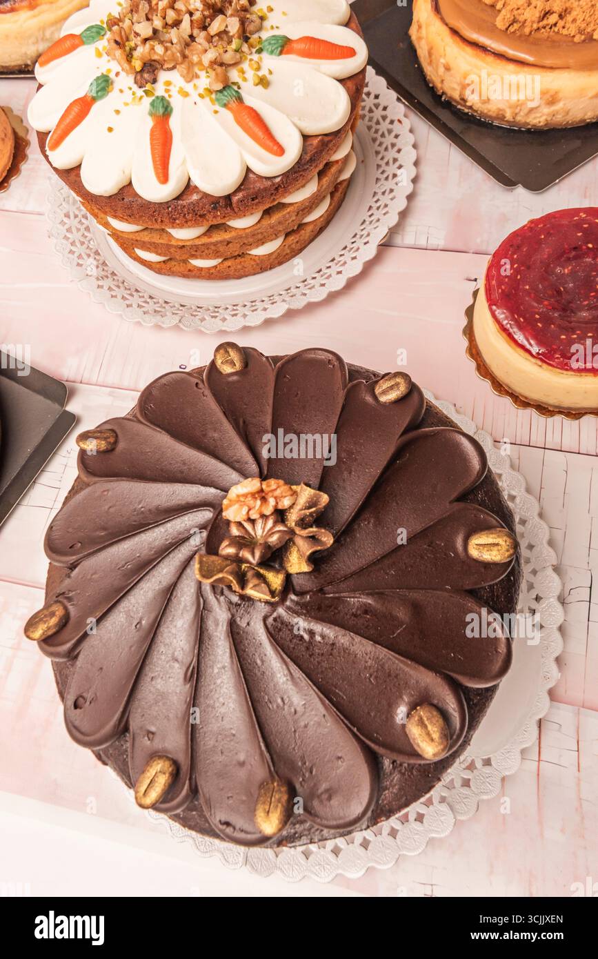 Crostata di cioccolato fondente belga: Strati di spugna umida cak Foto Stock