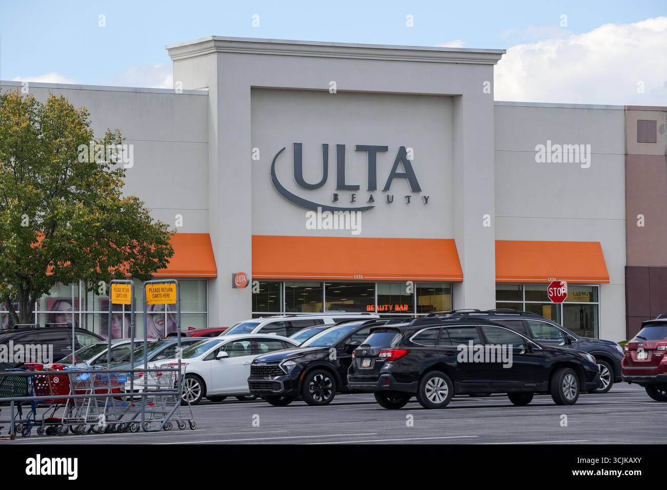 Muncy, Stati Uniti. 7 settembre 2025. Il logo Ulta Beauty è visibile all'esterno di un negozio a Muncy, Pa. Il 7 settembre 2025. (Foto di Paul Weaver/Sipa USA) credito: SIPA USA/Alamy Live News Foto Stock