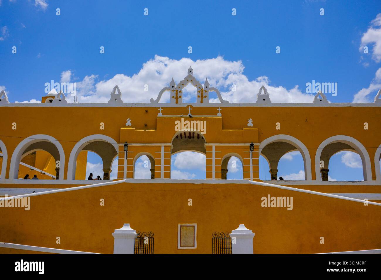 Izamal, Messico - 23 aprile 2025: Ex convento di San Antonio de Padova a Izamal, Yucatan, Messico. Foto Stock