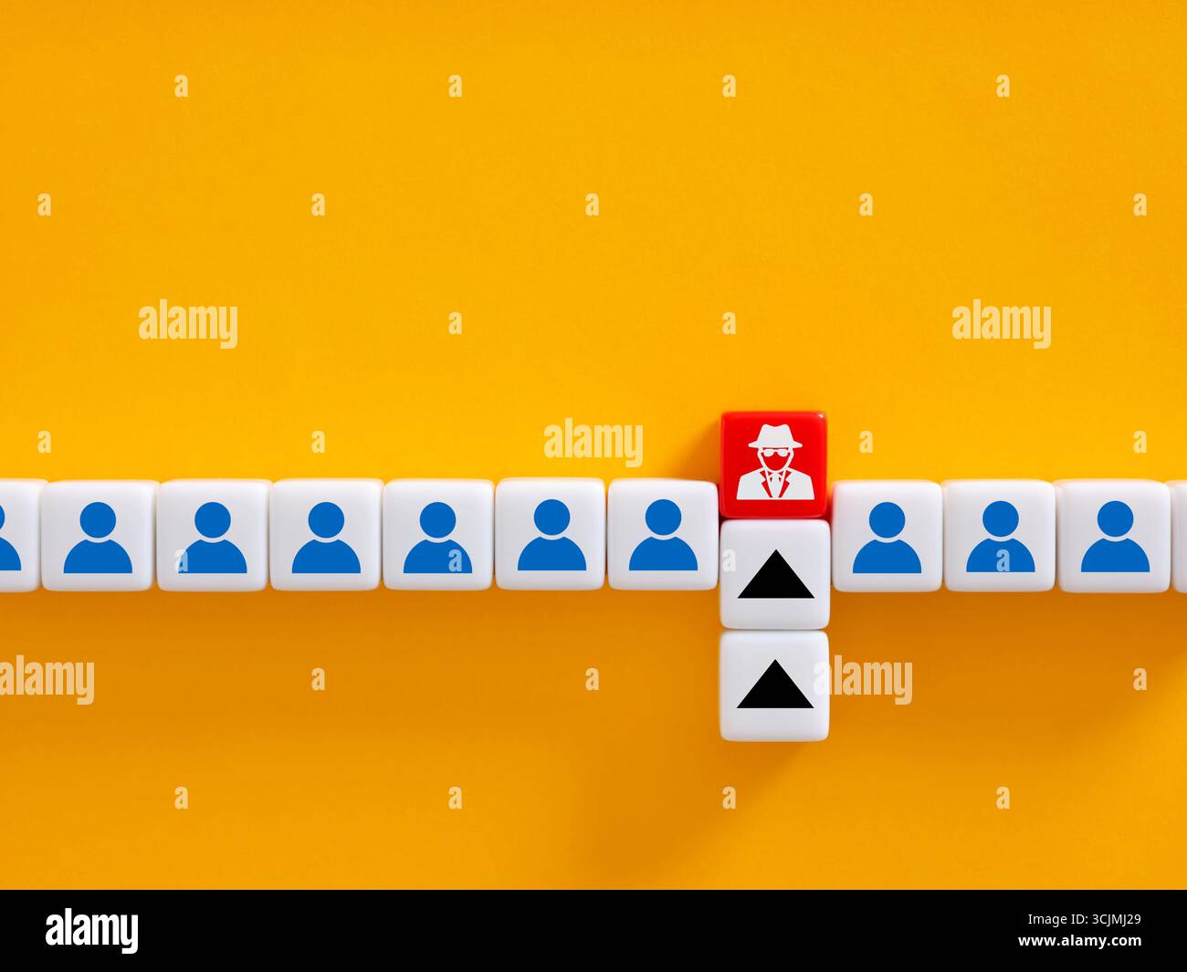 Rivelando la spia aziendale. Spionaggio industriale, segreto commerciale o furto di dati. Minaccia interna. Foto Stock