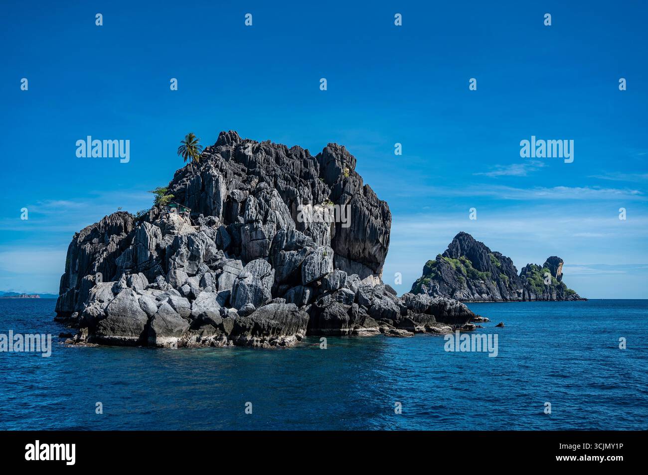 Isola rocciosa nel golfo della Thailandia Foto Stock