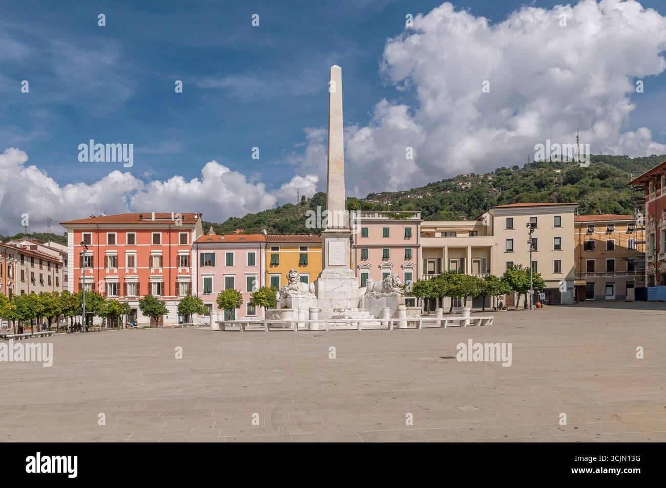 L'antica Piazza Aranci nel centro storico di massa, Italia Foto Stock