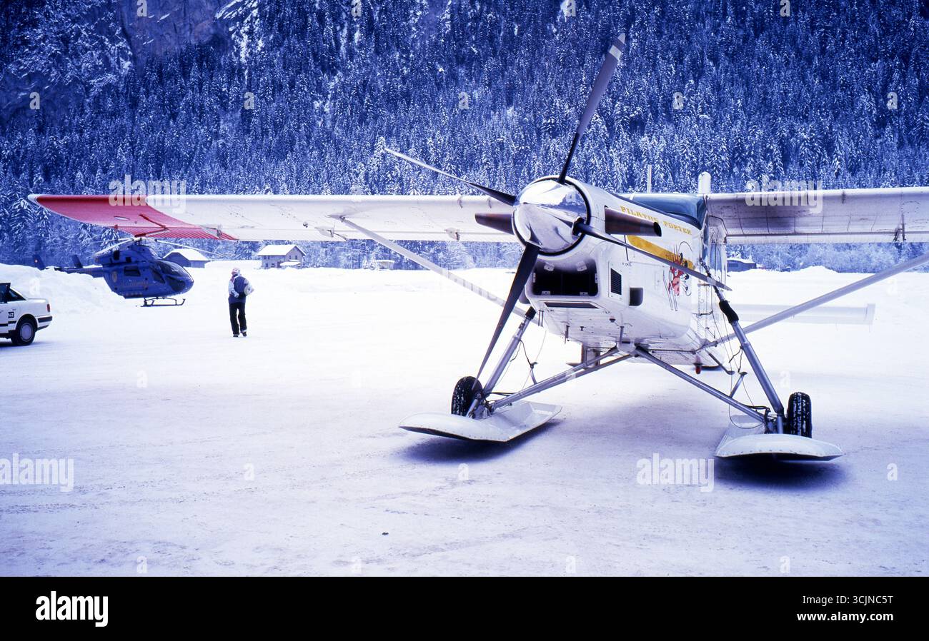 Pilatus Porter con attrezzatura da sci all'Altiport di Courchevel in inverno, anni '2000 Foto Stock