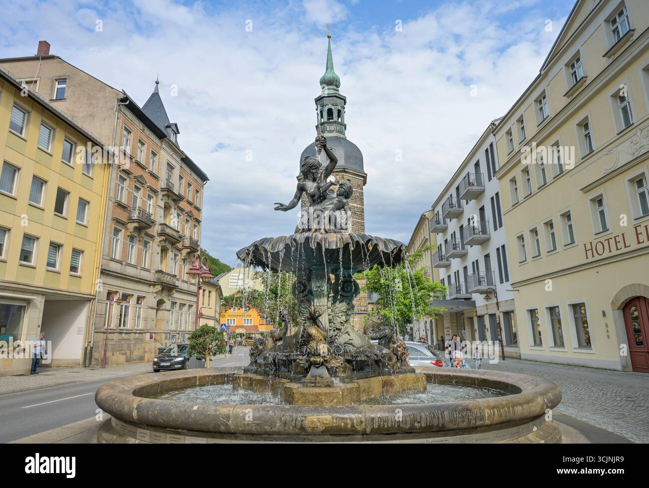 Sendigbrunnen, St-Johannis-Kirche, Marktplatz, Altstadt, Bad Schandau, Landkreis Sächsische Schweiz-Osterzgebirge, Sachsen, Deutschland Foto Stock