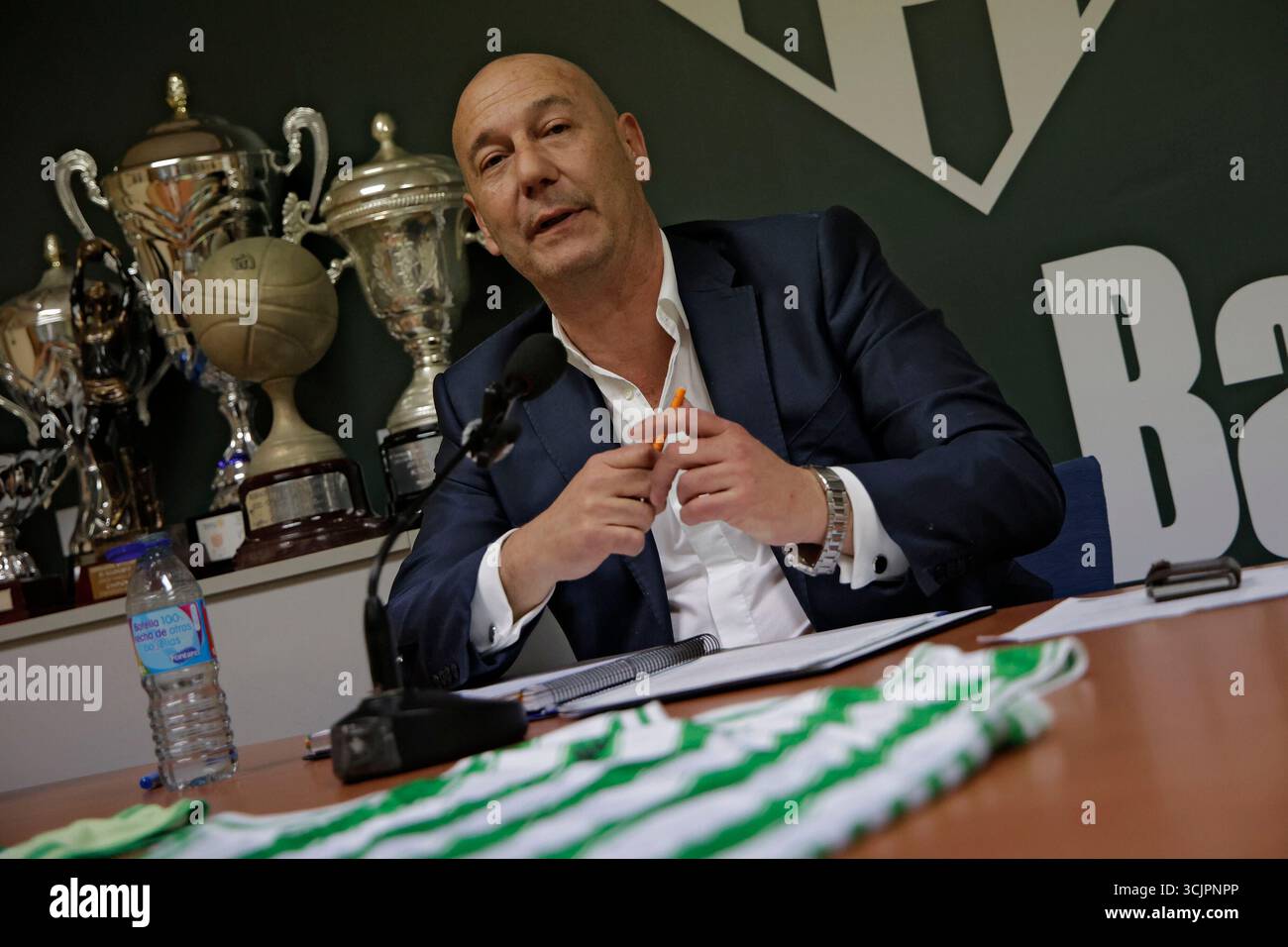 Siviglia, 13 gennaio 2025. Conferenza stampa con il presidente del Real Betis Basketball Pedro Fernández al San Pablo Pavilion. Foto: Juan Flores. SEGN. ARCHSEV. Crediti: Album / Archivo ABC / Juan Flores Foto Stock