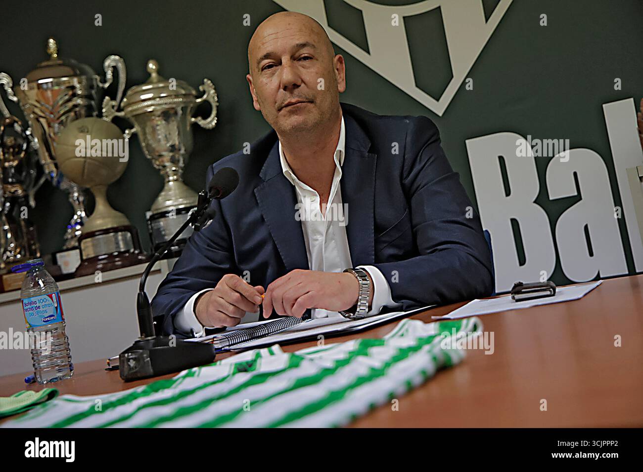 Siviglia, 13 gennaio 2025. Conferenza stampa con il presidente del Real Betis Basketball Pedro Fernández al San Pablo Pavilion. Foto: Juan Flores. SEGN. ARCHSEV. Crediti: Album / Archivo ABC / Juan Flores Foto Stock