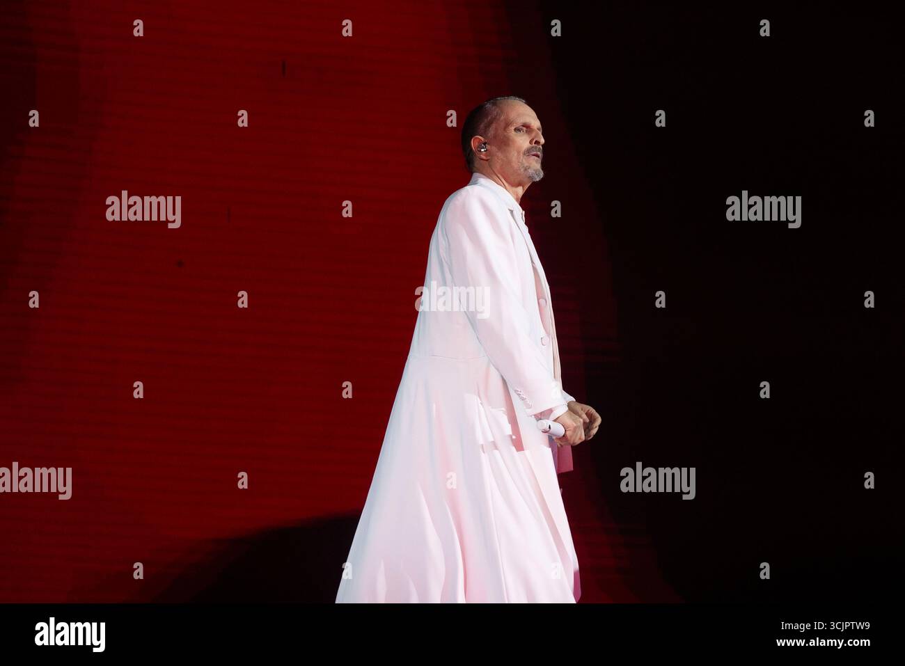 Madrid, 1 luglio 2025. Concerto di Miguel Bosé alla Movistar Arena. Foto: Ángel de Antonio. Arcicc. Crediti: Album / Archivo ABC / Ángel de Antonio Foto Stock