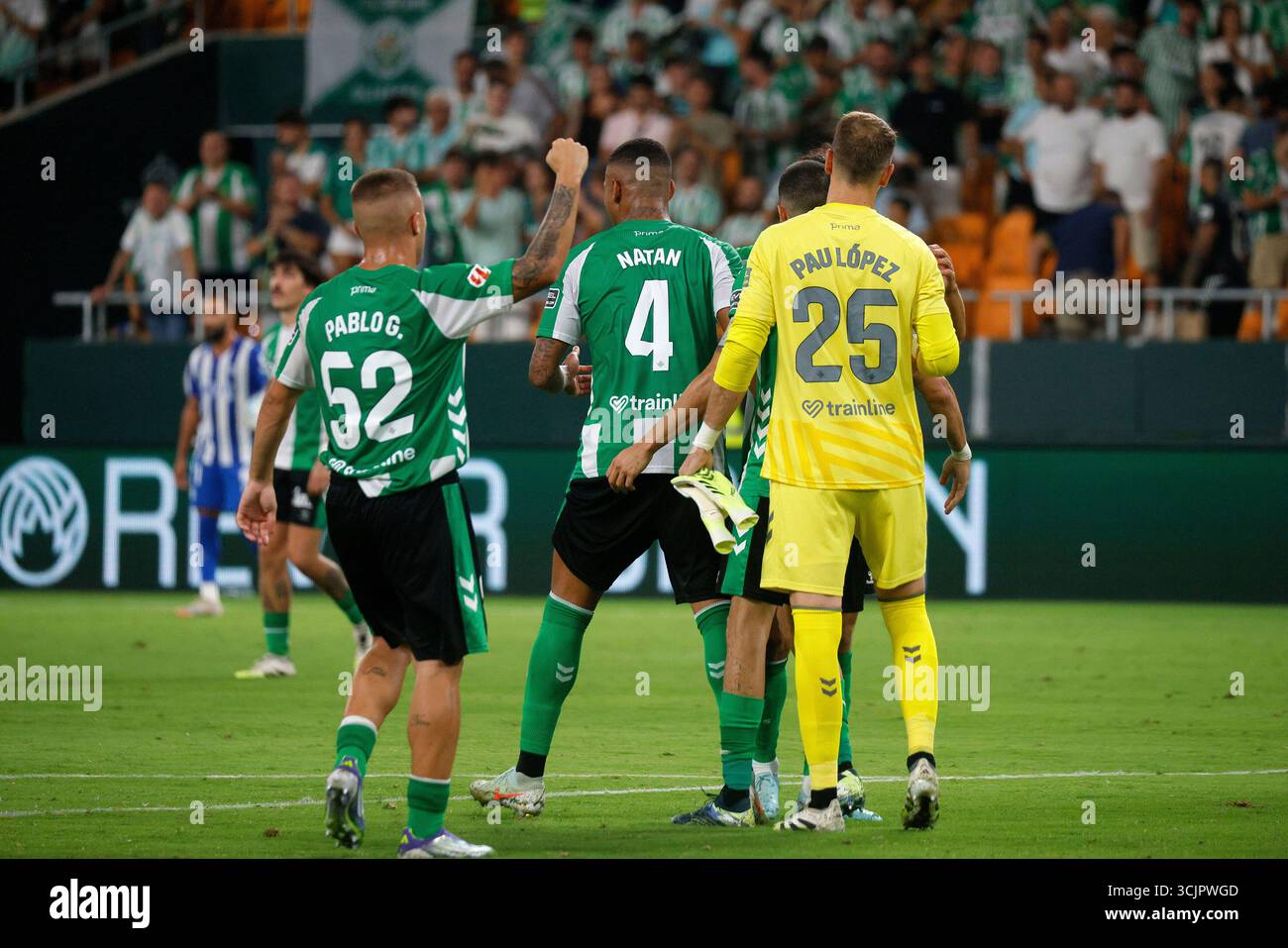 Siviglia, 22 agosto 2025. Il secondo giorno della EA Sports League si è giocato allo stadio la Cartuja tra il Real Betis e il Deportivo Alavés, con il punteggio di 1-0 a favore del Betis. Foto: Manuel Gómez. SEGN. ARCHSEV. Crediti: Album / Archivo ABC / Manuel Gómez Foto Stock