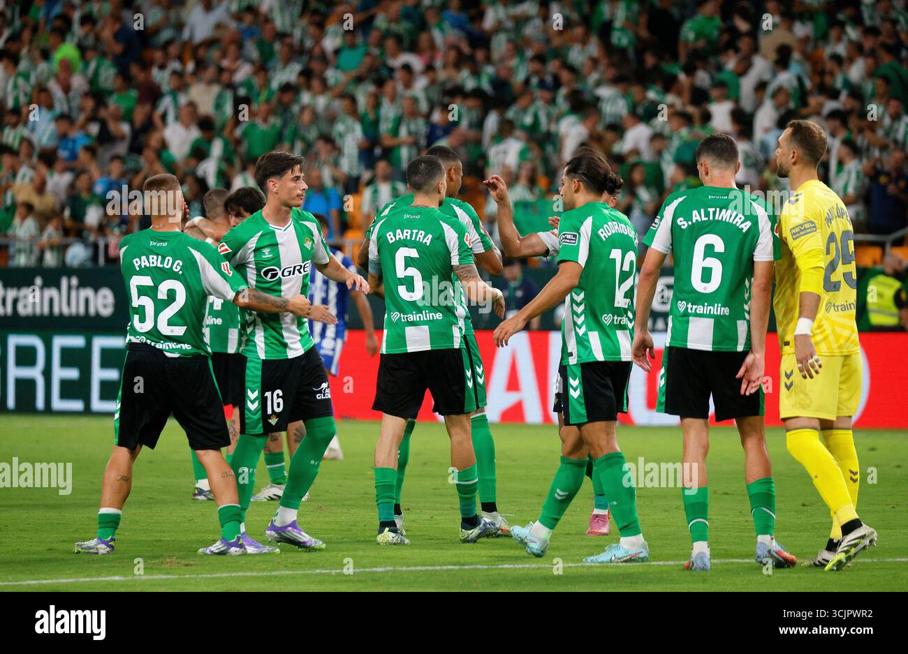 Siviglia, 22 agosto 2025. Il secondo giorno della EA Sports League si è giocato allo stadio la Cartuja tra il Real Betis e il Deportivo Alavés, con il punteggio di 1-0 a favore del Betis. Foto: Manuel Gómez. SEGN. ARCHSEV. Crediti: Album / Archivo ABC / Manuel Gómez Foto Stock