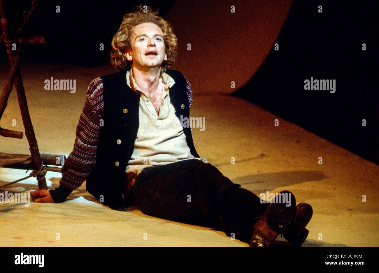 Ian McDiarmid (Peer Gynt) in PEER GYNT di Henrik Ibsen alla Oxford Playhouse, Oxford, Inghilterra 1980 adattamento: Adrian Mitchell traduzione inglese: Karin Bamborough design: Nadine Baylis illuminazione: David Colmer coreografo: Terry Gilbert regista: Gordon McDougall Foto Stock
