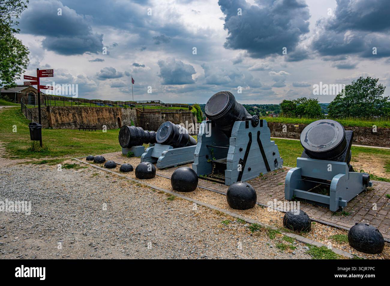 Pezzi di artiglieria in mostra a Fort Amherst a Chatham Foto Stock