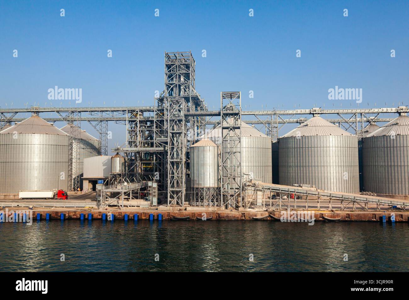 Terminal di stoccaggio del grano nel porto marittimo di Costanza Romania. Foto Stock