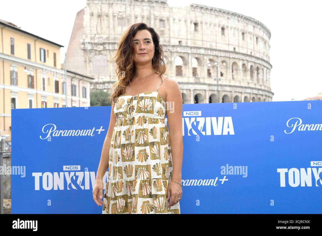 Cote De Pablo beim Photocall zur Paramount serie NCIS: Tony & Ziva auf der Terasse des Palazzo Manfredi. ROM, 08.09.2025 *** Cote De Pablo al photocall della serie Paramount NCIS Tony Ziva sulla terrazza di Palazzo Manfredi Roma, 08 09 2025 foto:XA.XM.xTinghinox/xFuturexImagex ncis 5968 Foto Stock